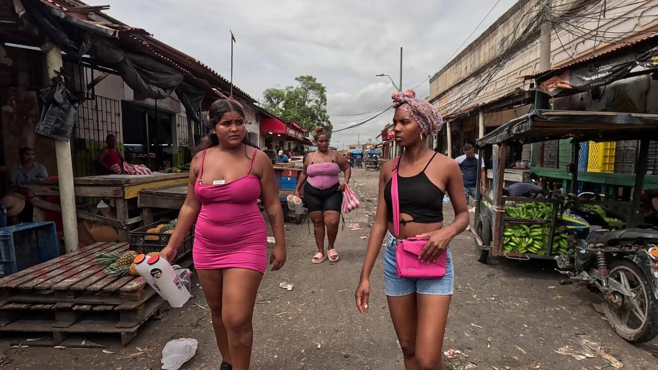 🇨🇴 Inside The Biggest Market in Barranquilla - Colombia