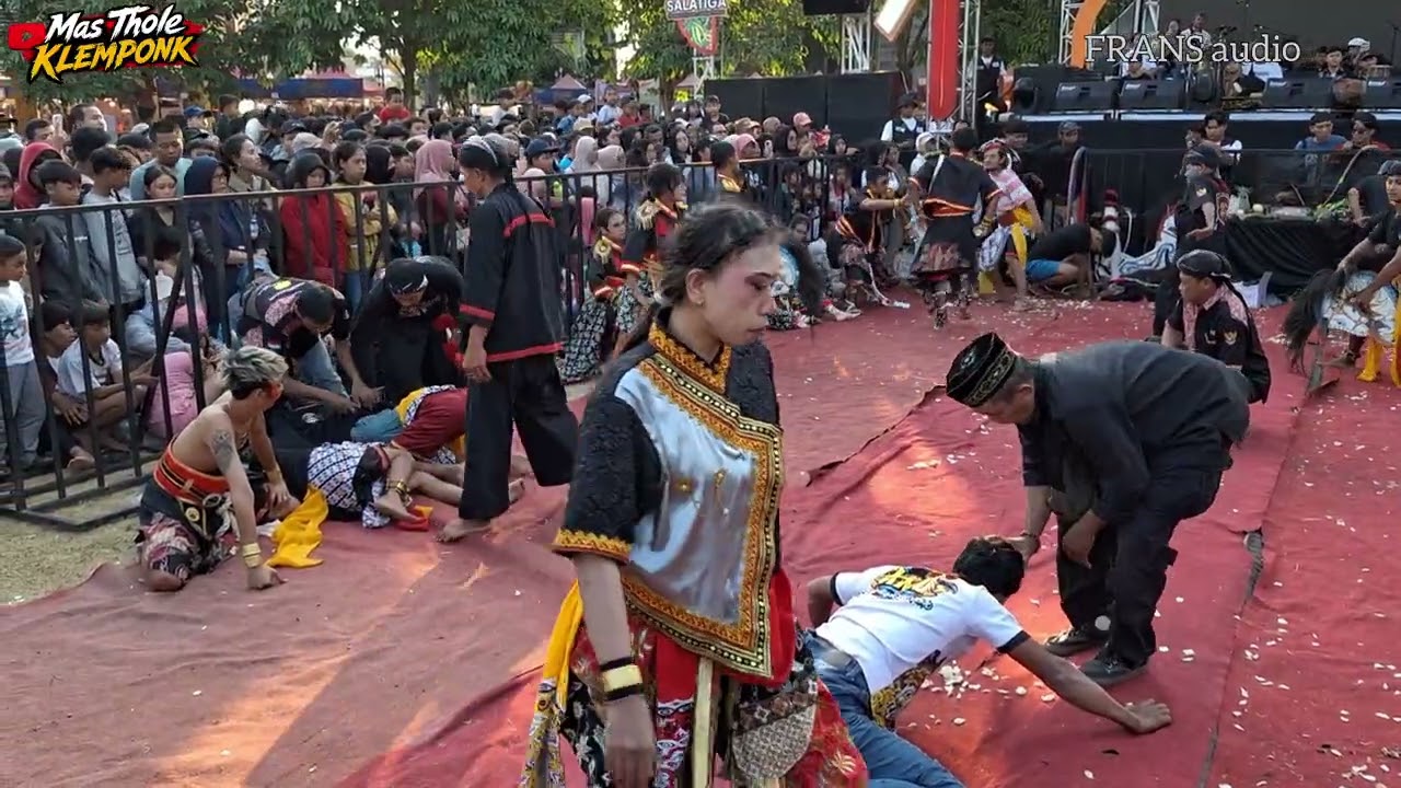 Spesial njepat KMU banjaran live perform lapangan pancasila 