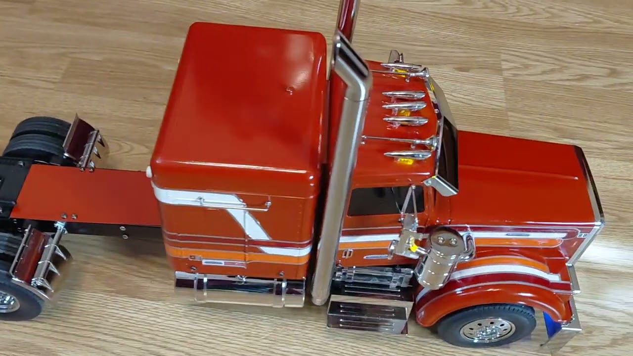 Best RC grand hauler frieghtliner truck I ever built ground up,having a fun time with it.😁