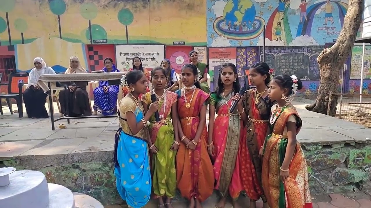 जि.प.शाळा,सादेपूर महिला दिनानिमित्त स्वागतगीत सादर करताना विद्यार्थ्यांनी १०/३/२०२६