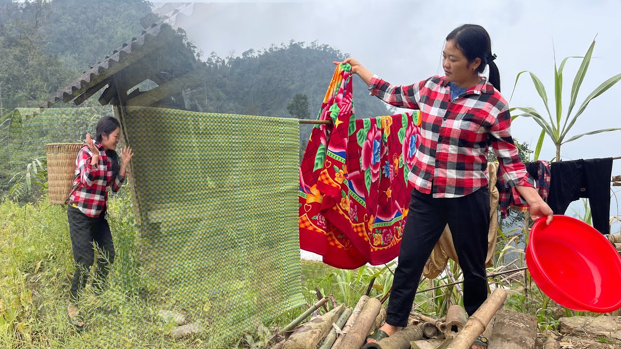 After washing the old blankets clean, Tieu Phuong set off again to earn a living.