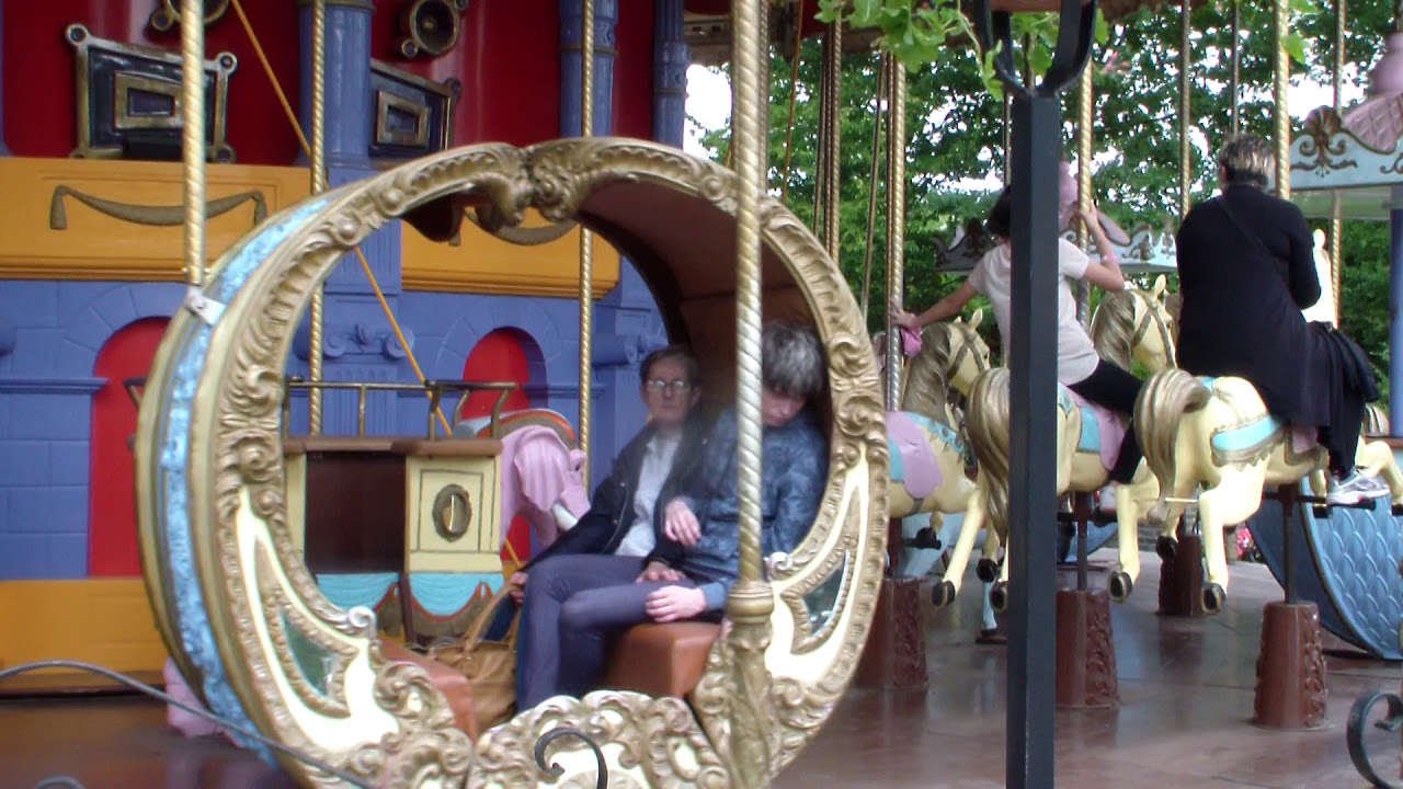 stephanie manège de chevaux de bois