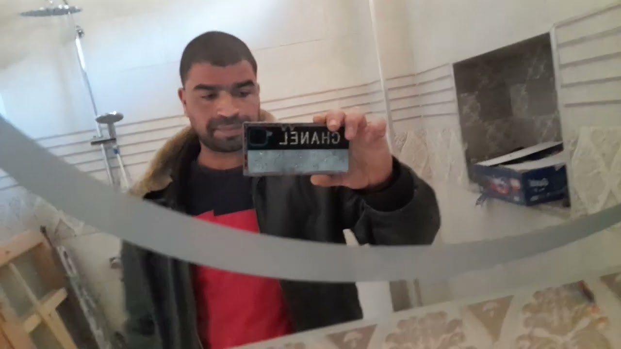 تركيب اسلاك كهربائية في علبة تفرع تخص حمام بيت