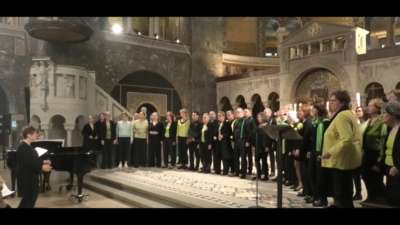 Konfirmationsgottesdienst, Pfr. A. Hannemann predigt über Mt. 28, 20; mit Gospelchor „PraiSing“