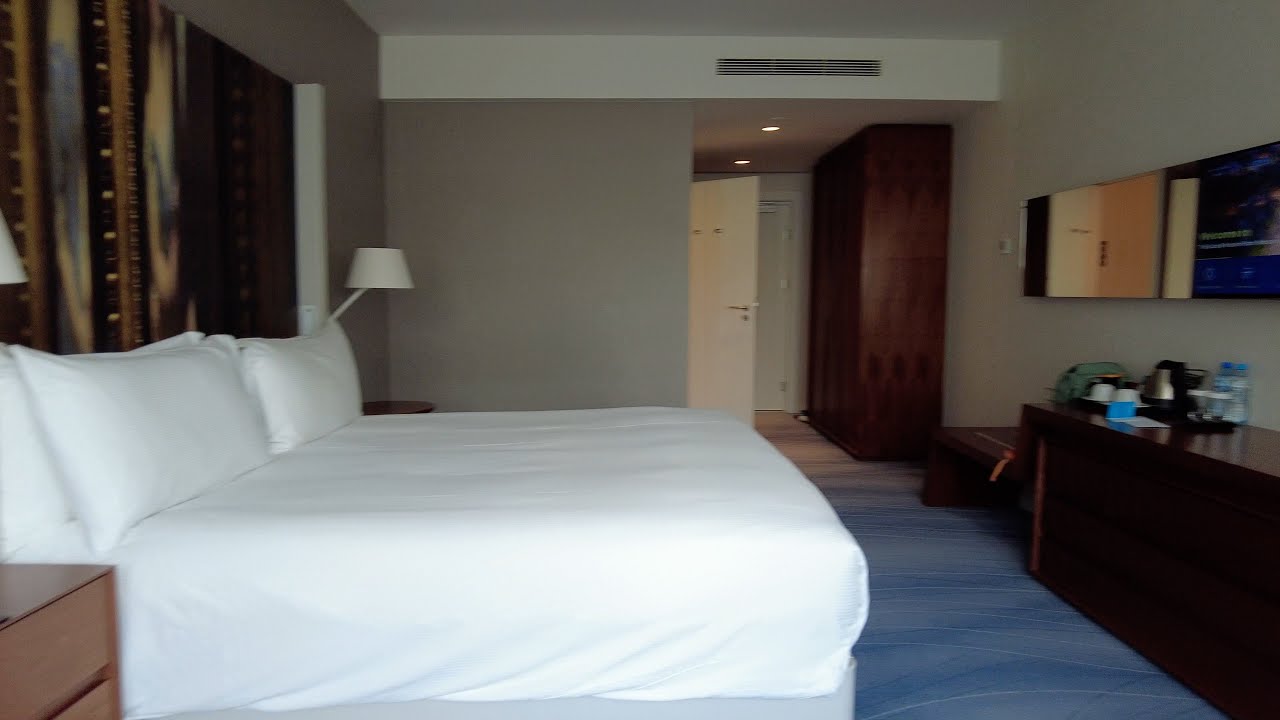 DoubleTree by Hilton Wroclaw - King Guest Room 4K