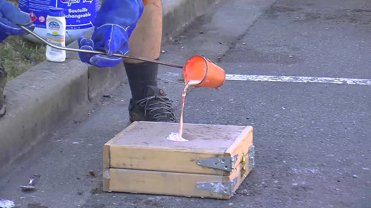 Casting an aluminium gear - Victoria (Vancouver Island) Maker Faire