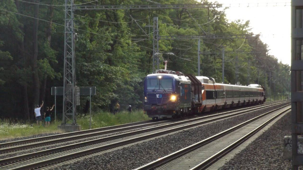 Brutální pozdrav od Andyho ve vectronu táhnoucí vysokorychlostní elektrickou jednotku TGV.