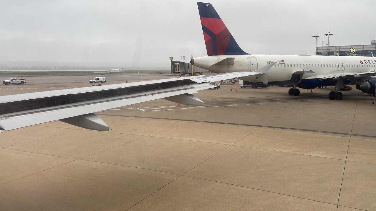 JetBlue Airways Airbus A320-200 Pushback and Takeoff from Washington DC (DCA)