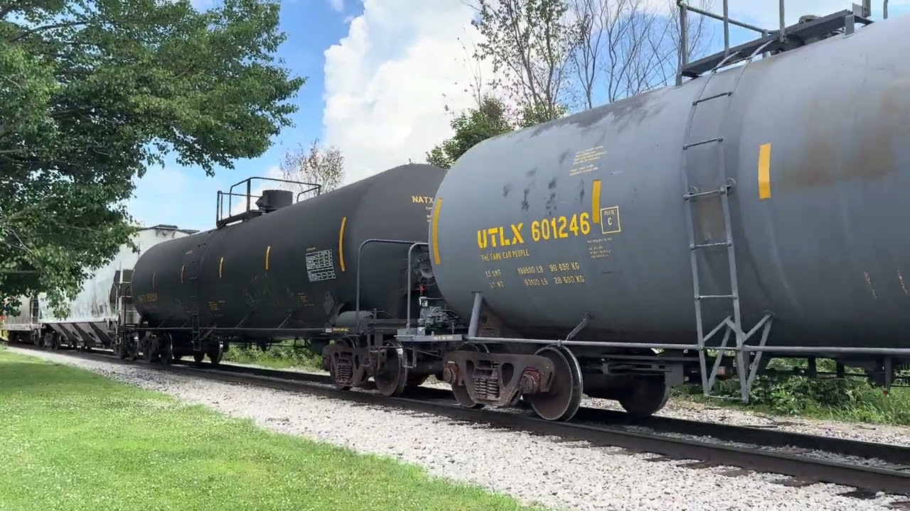 Huron & Eastern 3509, 3414 lead 745 Northbound Flushing Michigan Late Video 