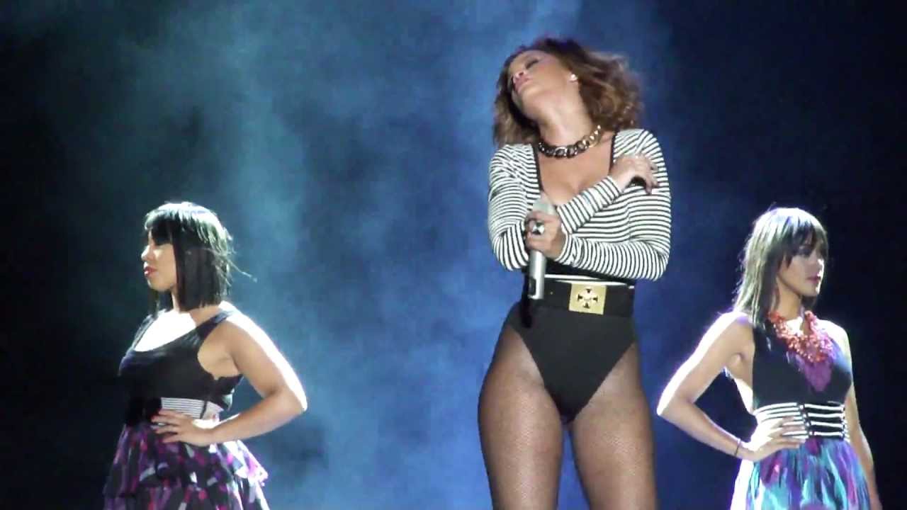 Rihanna - Intro Unfaithful (São Paulo - Brazil) 17.09.2011