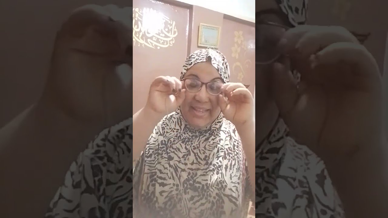 هو انت نزلت من السماء بوحي بيقولك اني مصليش ع النبي🤔 عجائب اخر زمن😏