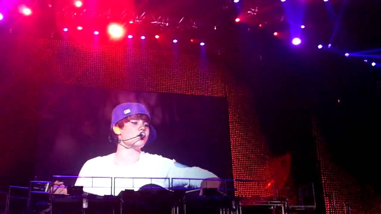 JUSTIN BIEBER-FAVORITE GIRL-LIVE TARGET CENTER MNPLS,MN 6/29/10 201_0358.MOV