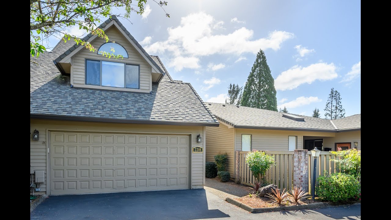 2208 NW Doral St, McMinnville, OR 97128
