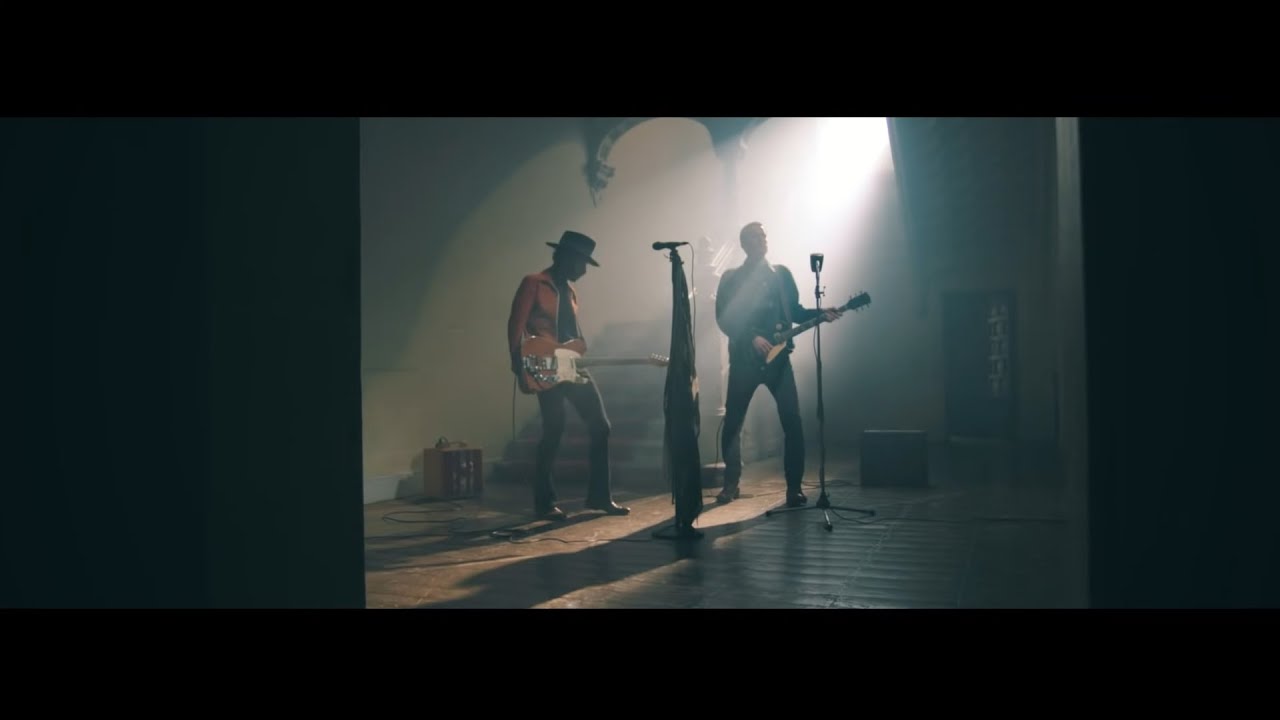 Depedro - Noche Oscura ft. Leiva (Videoclip Oficial)
