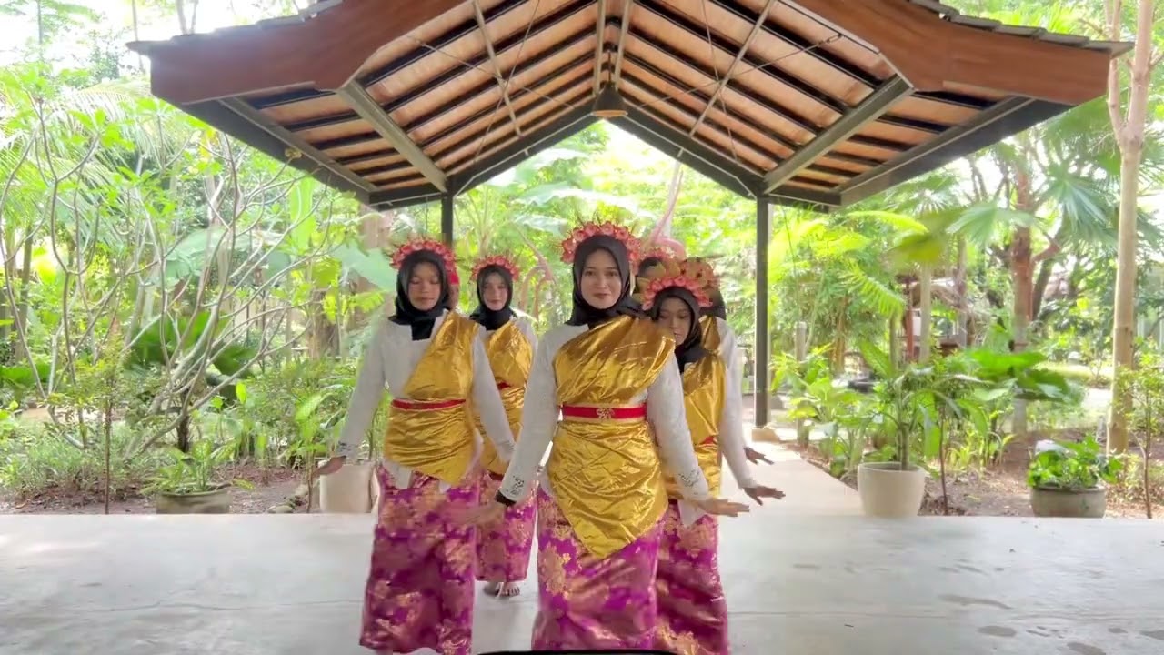 TARI KREASI BARU KELOMPOK 4 KELAS XI-7