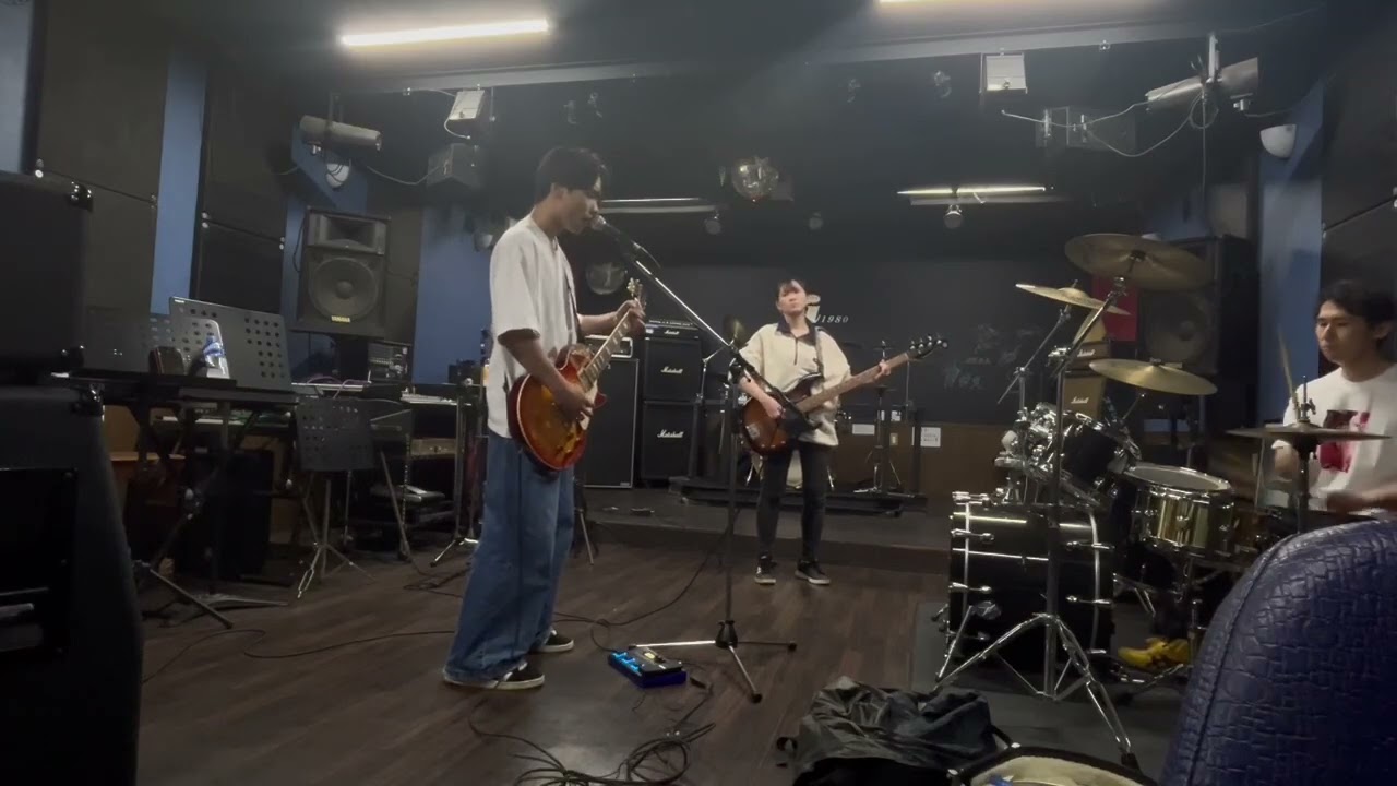 SIX LOUNGE「メリールー」