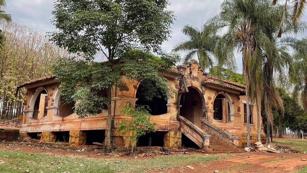 Mansão abandonada dos Irmãos Sampaio