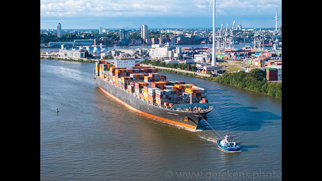 Ein Riese auf dem Weg in den Hafen