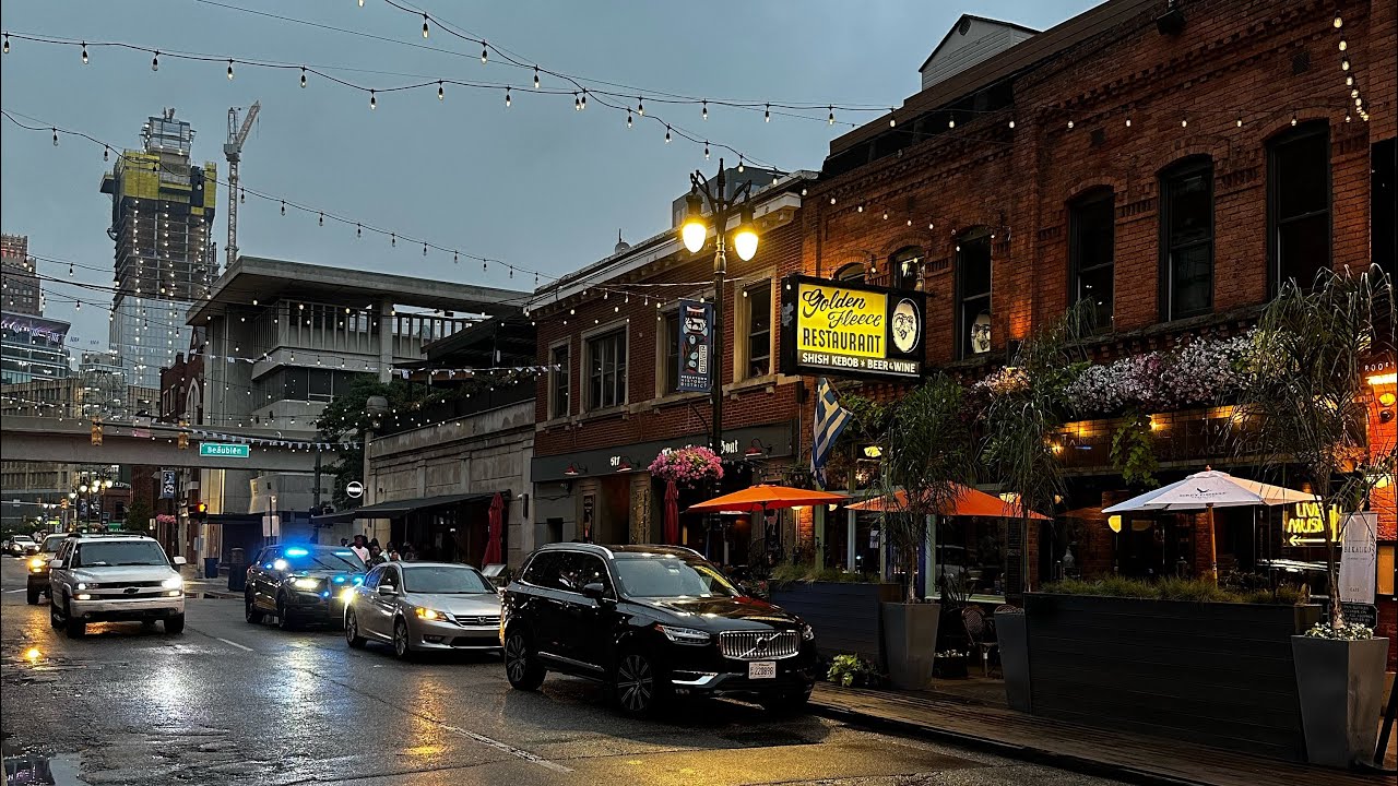 16 minute Sunday evening walk through Downtown Detroit #walkingtour (light rain)