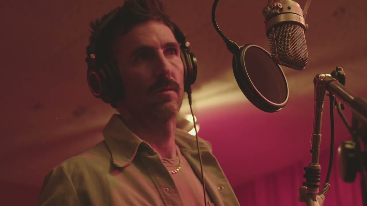 Jake Owen - Middle Age Crazy (Visualizer)