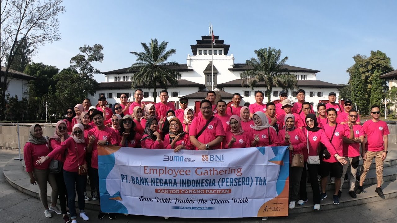 WOW BANDUNG !!! Kota yg banyak diminati wisatawan. EMPLOYEE GATHERING BNI PACITAN GOES TO BANDUNG
