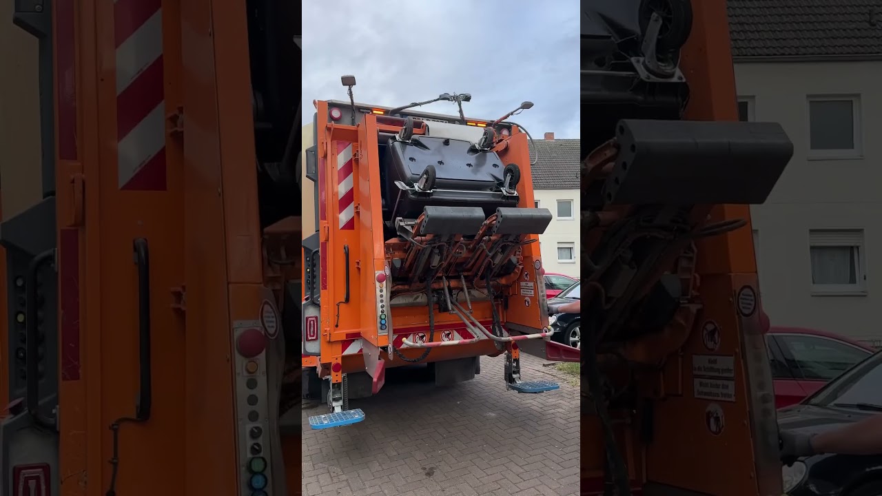 Paper waste picking vehicle in Germany #wastemanagement #cleancity 🇩🇪