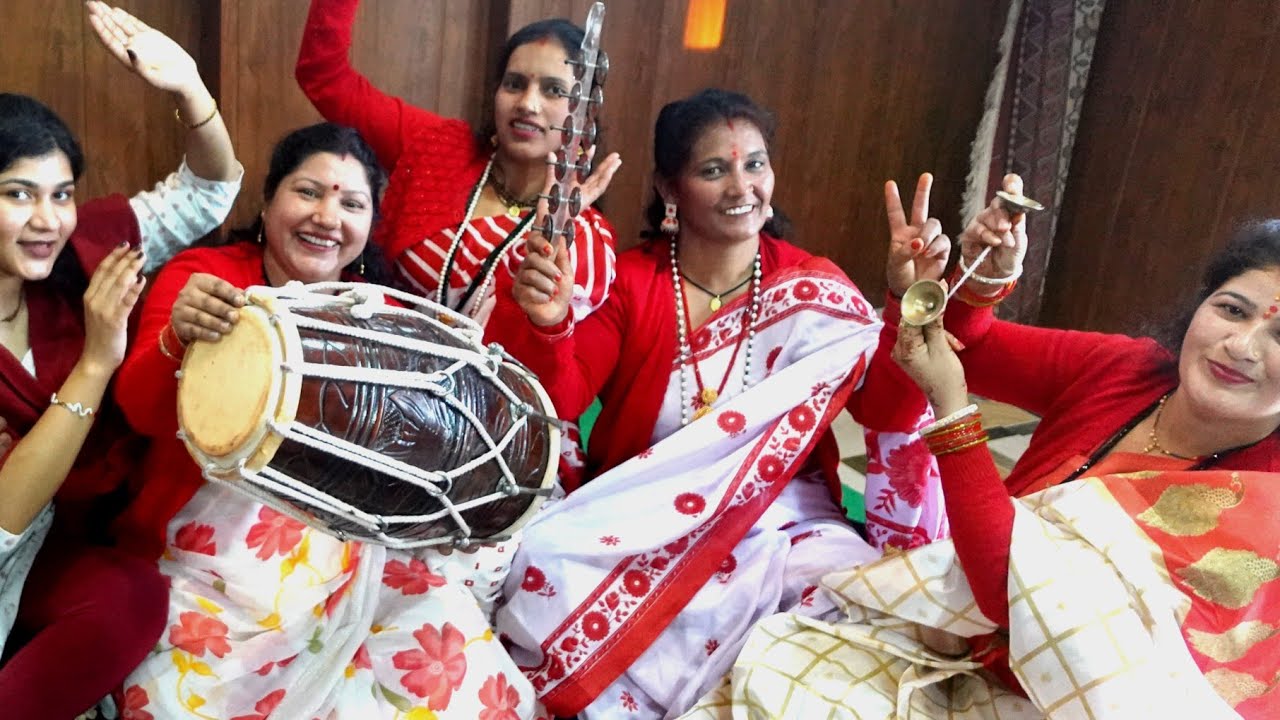 क्या खूब!होली के इस पसंदीदा गीत को बचपन से सुनते आ रहे हैं💃गोरी प्यारो लागो तेरो झनकारो💃