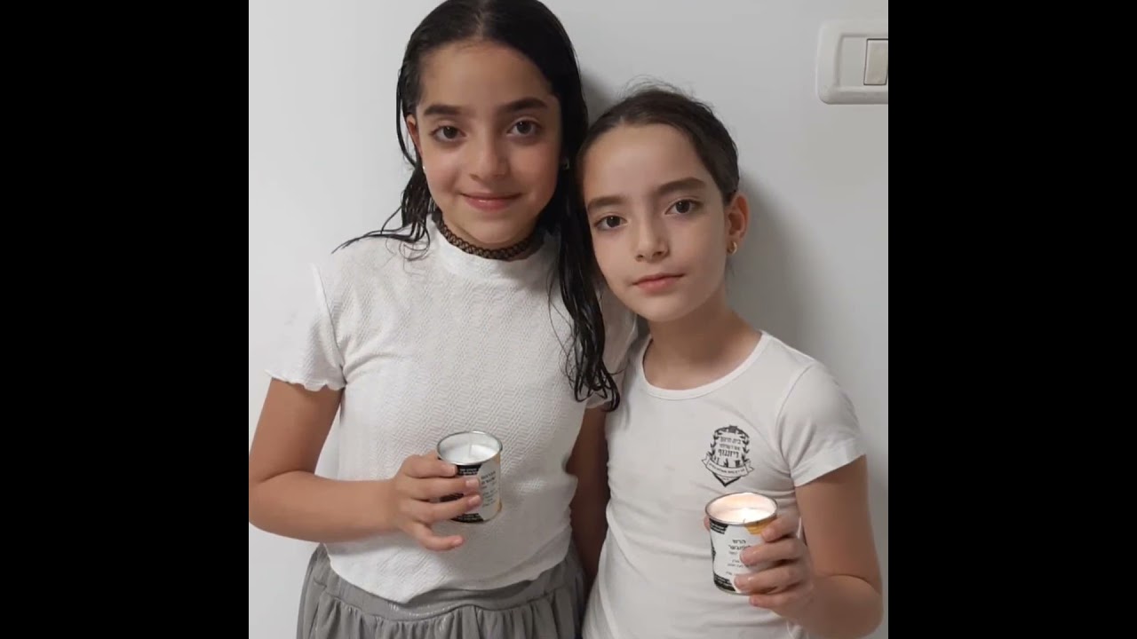 מדליקים נר זיכרון אישי וזוכרים את השואה. בית חינוך דיזנגוף תשפ