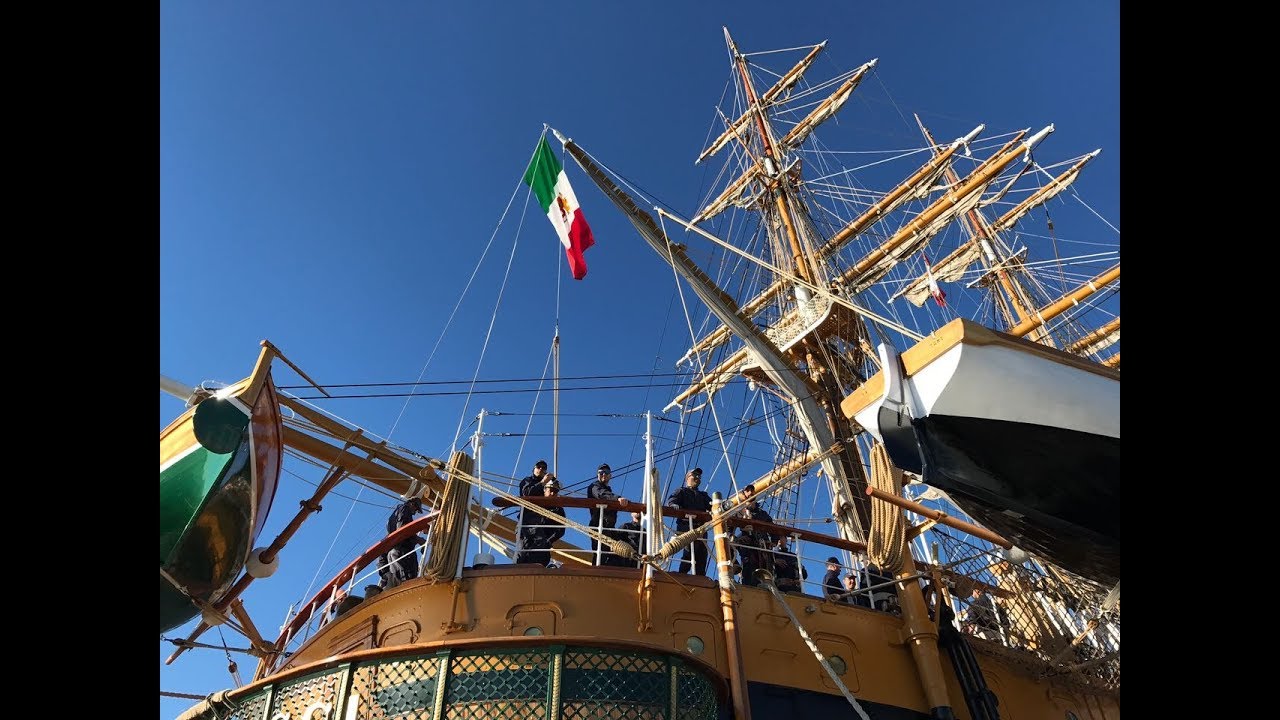 Marina Militare - Nave Vespucci lascia il porto di Civitavecchia