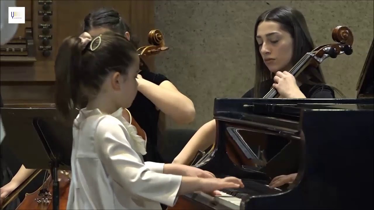 J.S. Bach Piano Concerto № 5, 1 mov. Anna Kvizhinadze (8 y.o.)