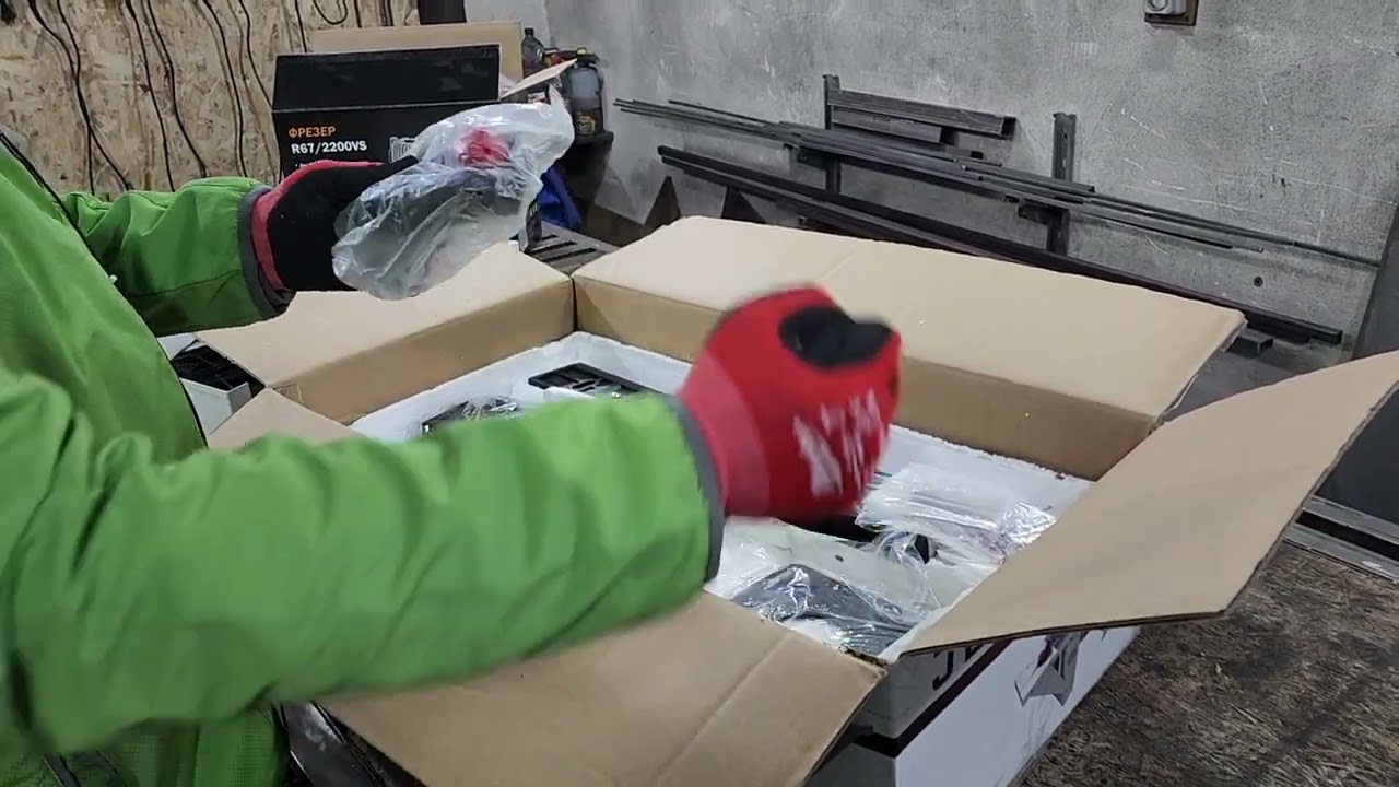 Фрезерувальний стіл JET + фрезер GTM. Розпаковка