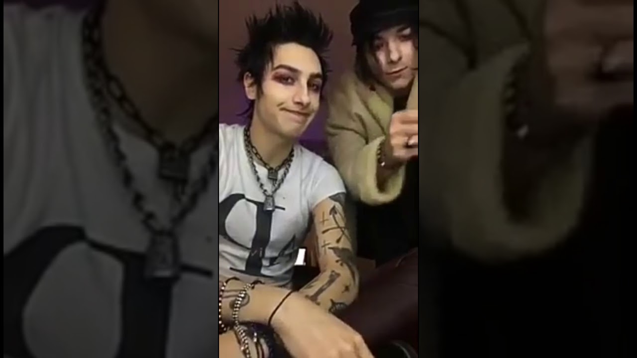 PALAYE ROYALE LIVESTREAM MOMENTS (January 21st, 2018)