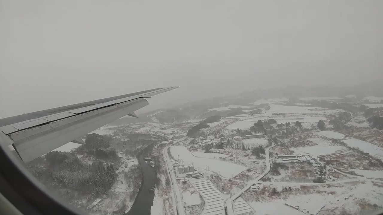 HOKKAIDO   HAKODATE　大雪の函館空港　ANA機無事着陸　機内から思わず拍手　2022年12月18日