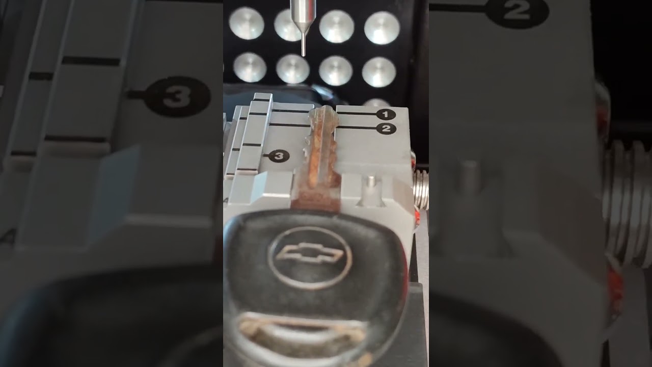 Máquina de corte de chaves automática 2M2 Tank