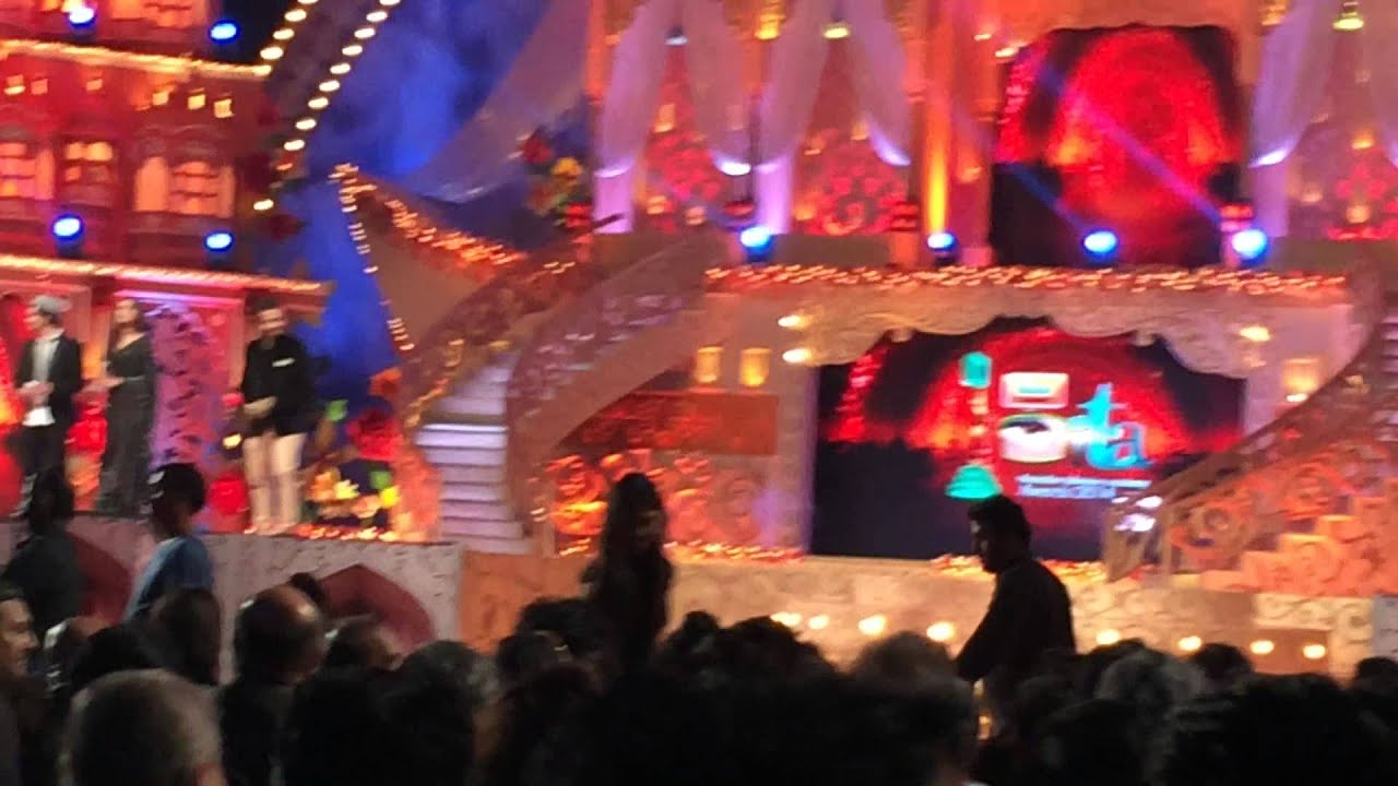 ASHISH SHARMA WINNING BEST ACTOR AWARD @ ITA 2014