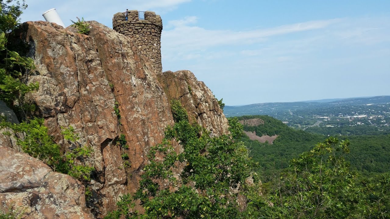 Castle Craig - Hubbard Park, Meriden, CT  [FULL HD-2017 Version] ( Hiking, castle, lake, woods... )