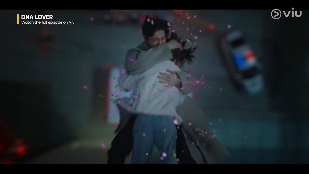 She Falls from the Roof 😱💔 He’s There to Save Her! | DNA Lover Moment