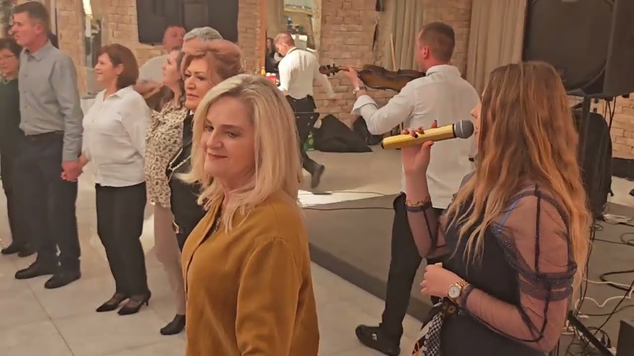 IVONA~I. EZGETA-Pukla mi je ljubav ko tamburi žica-KOLO