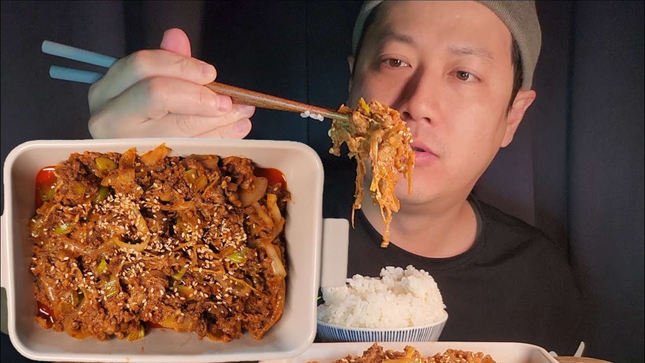 This Spicy Korean Stir-Fry Is Addictive 🔥 Pork & Beef Jeyuk Bokkeum