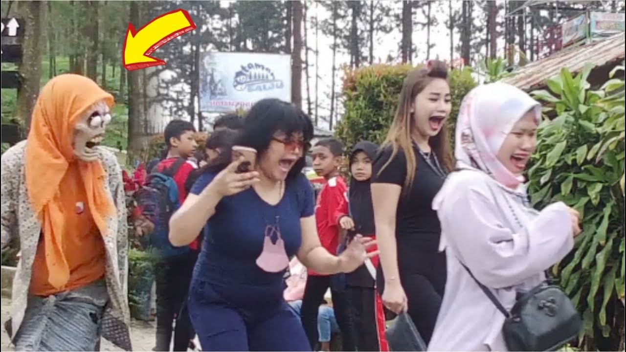 Terkejut dan teriak histeris || Ghost prank zombie