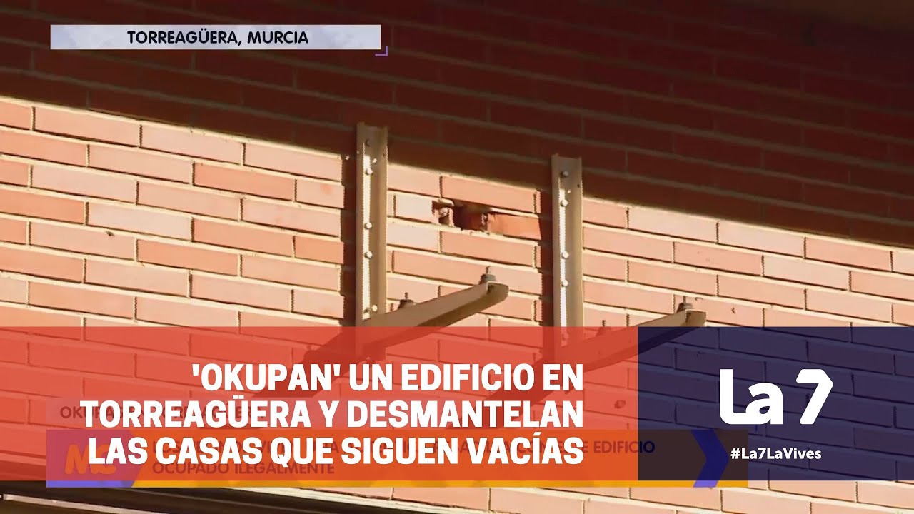 Okupan un edificio en Torreagüera y desmantelan las viviendas que siguen vacías | La 7