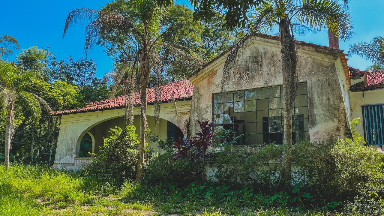 ESSA MANSÃO ESTÁ A ANOS ESCONDIDA EM MEIO A FLORESTA E É SIMPLESMENTE MAGNÍFICA !