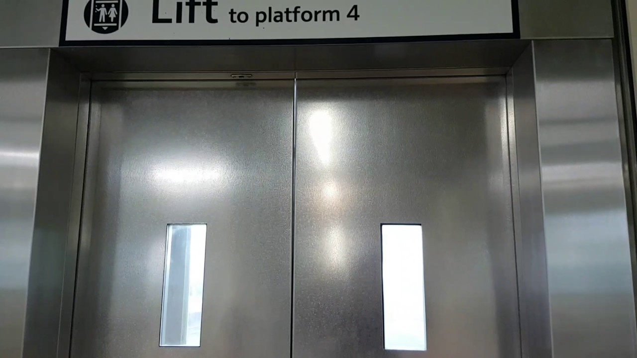 2000 Cotswold Lift @ Kettering Platform 4