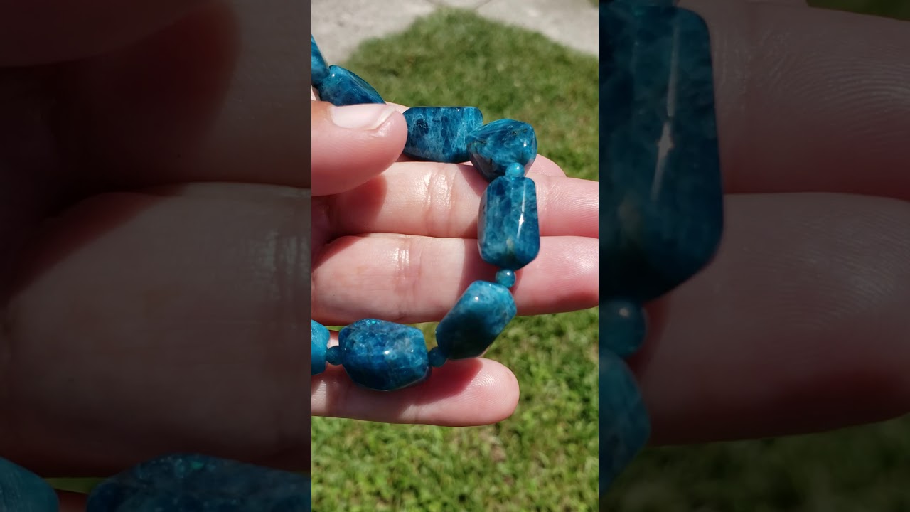 47 G Beautiful Blue Apatite Polished Crystal Beaded Stones On A Stretchy Cord Bracelet Has Marks