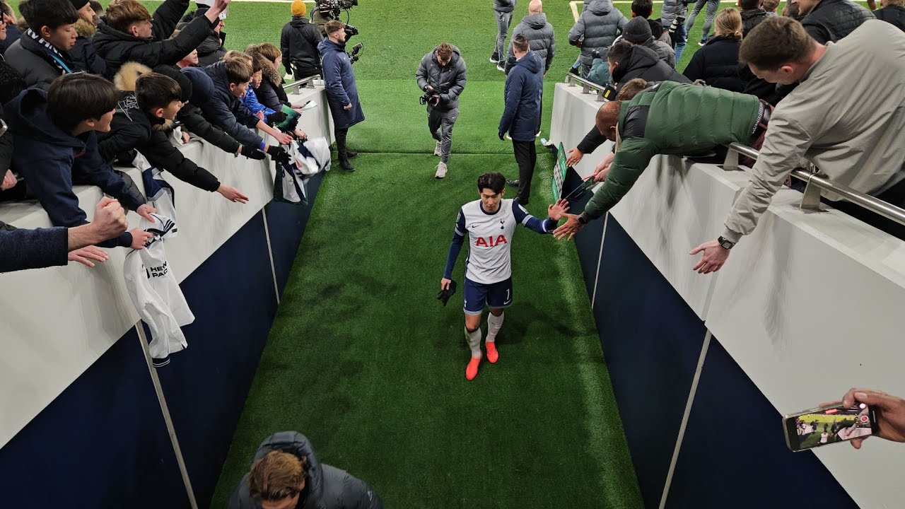SCENES AT FULL-TIME: Tottenham 4-3 Man Utd: Players After The Match: Spurs into the Semi-Finals 손흥민