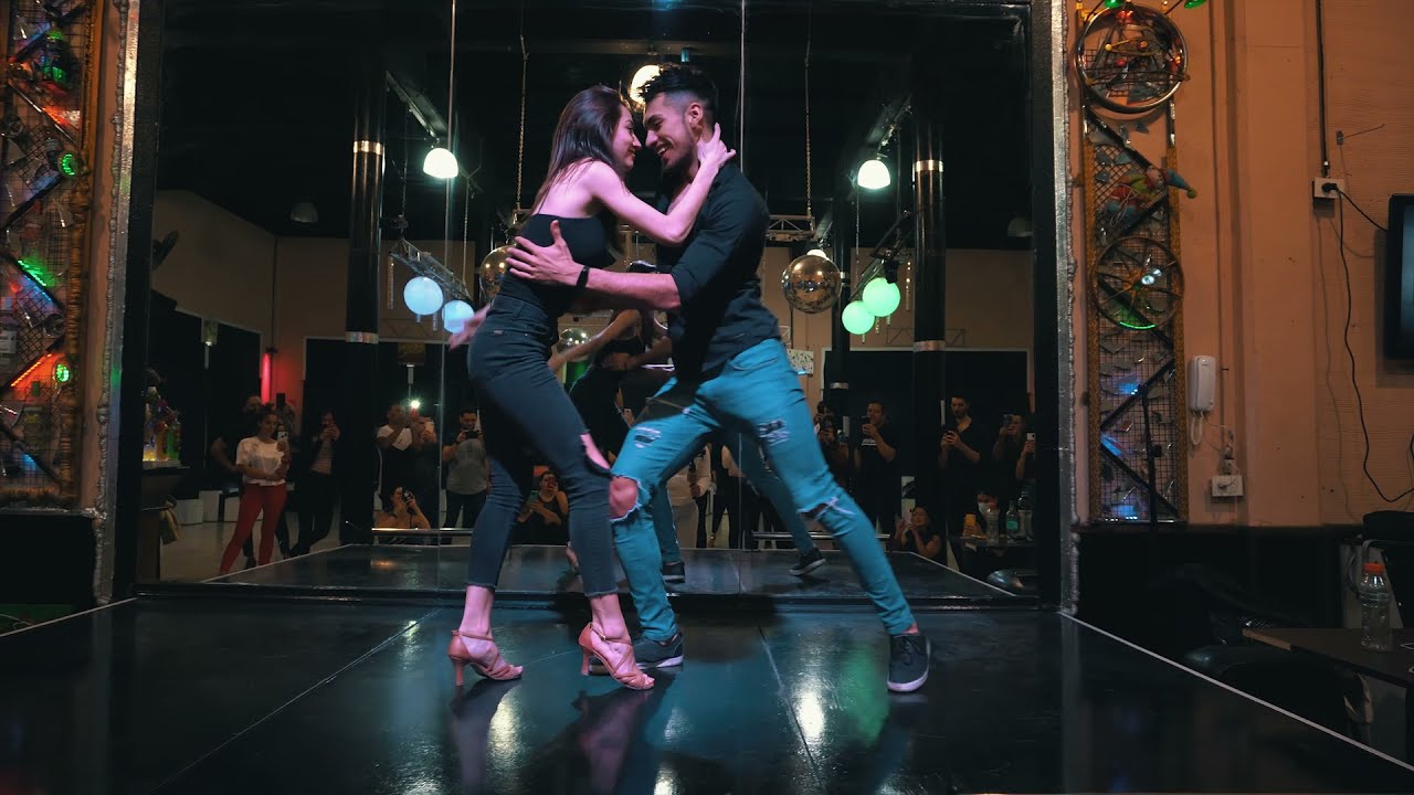 Jony Lazarte  & Flor Diaz - Esta Noche - Bachata Sensual