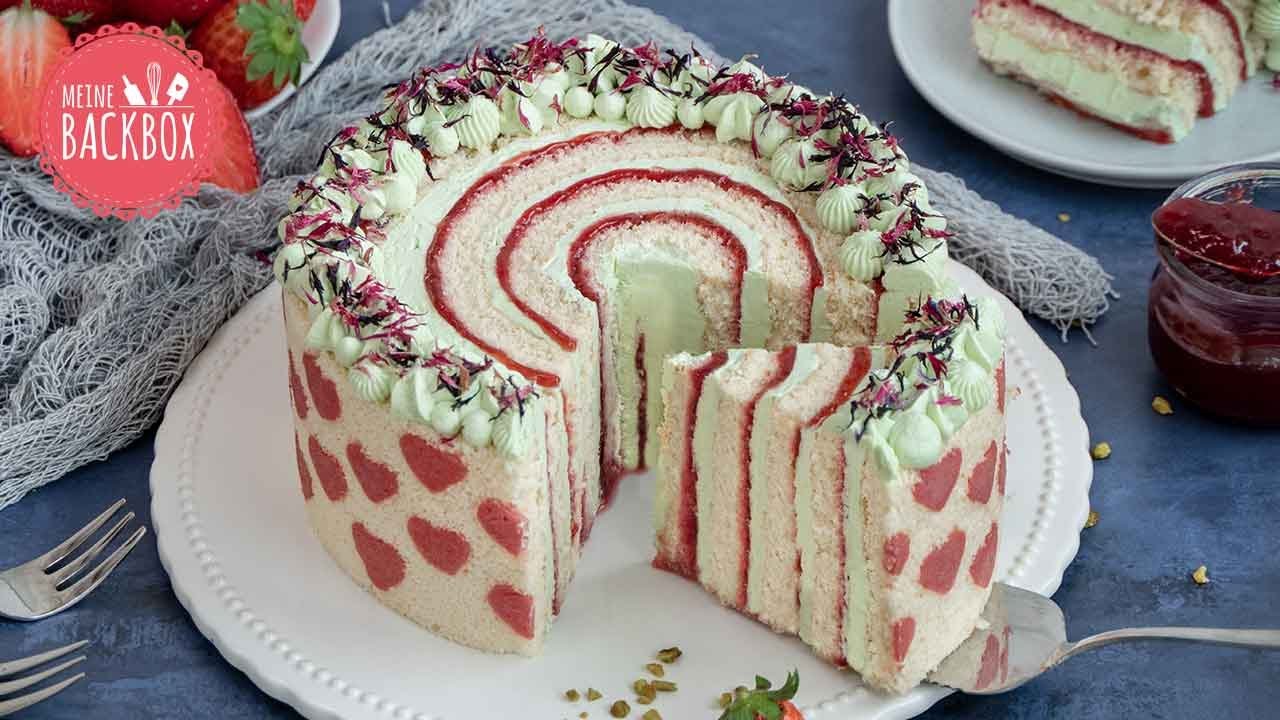 Herzige Wickeltorte mit Pistazien-Buttercreme  |  Bake Love Box von Meine Backbox