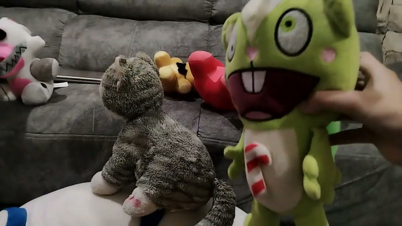 Funny video cuddle (season 1 episode 12)