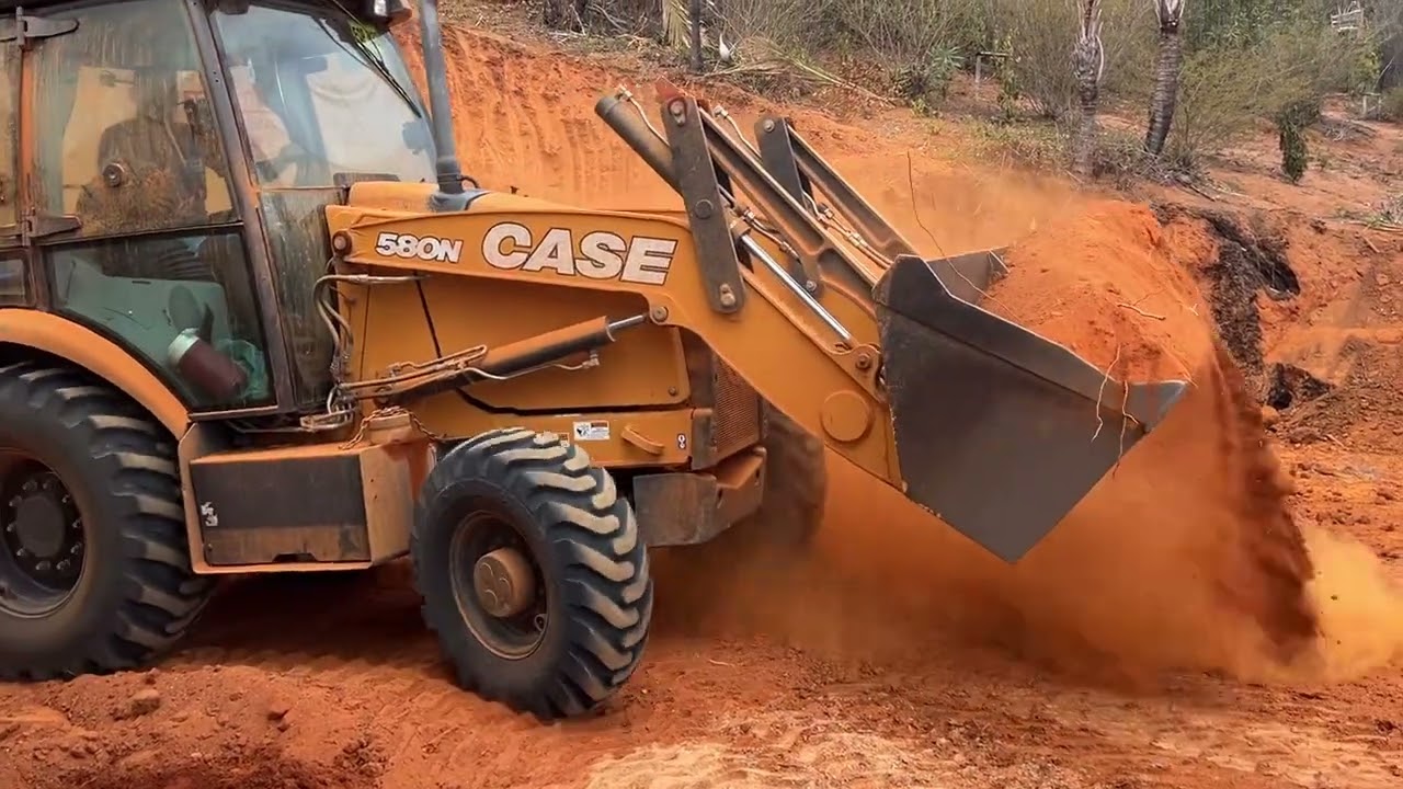 ABRINDO E TRATANDO MATERIAL PARA CONTINUAR ACABAMENTO DA OBRA COM CASE 580N