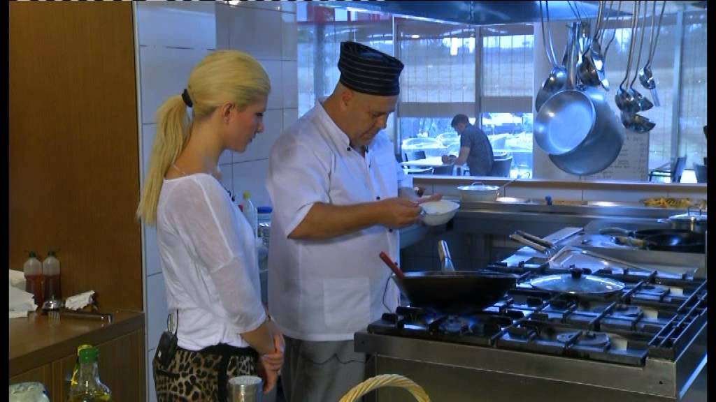 Receta e ditës, Oriz basmat me perime dhe pulë në Ditë e Re, 24 korrik 2015 -Ora News -